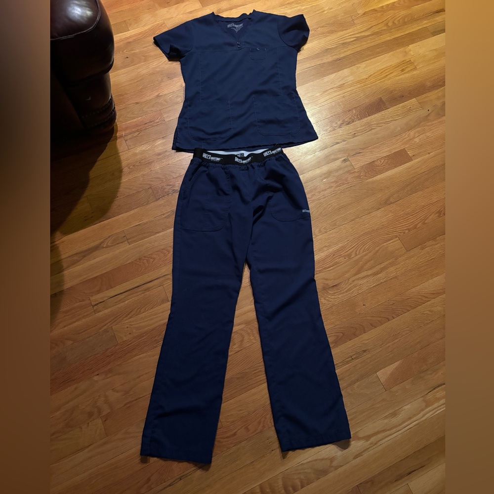 Grey’s Anatomy scrub size small